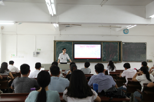 杜军教授为管理学院师生作学术报告.JPG